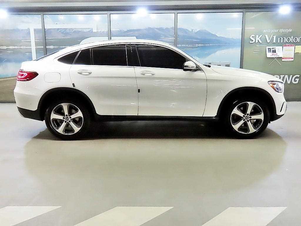 벤츠 GLC 클래스 GLC클래스 X253 GLC 300 4MATIC 쿠페 이미지 3