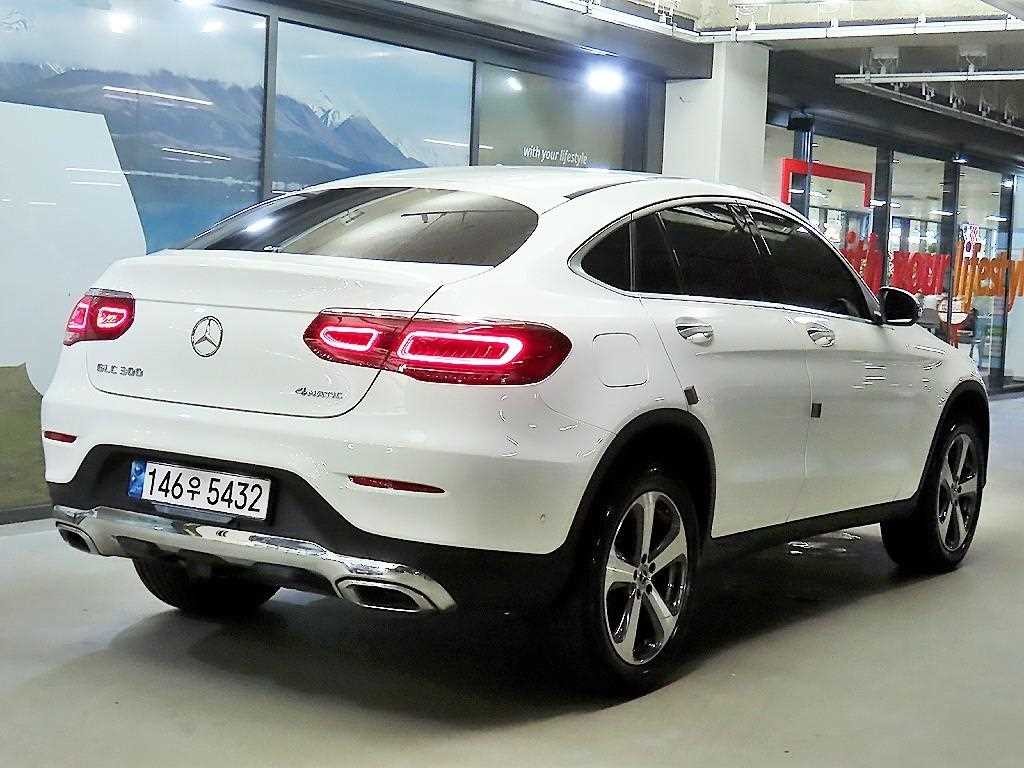 벤츠 GLC 클래스 GLC클래스 X253 GLC 300 4MATIC 쿠페 이미지 4