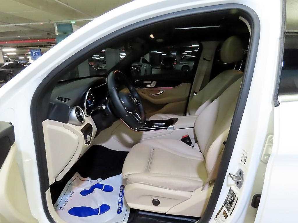 벤츠 GLC 클래스 GLC클래스 X253 GLC 300 4MATIC 쿠페 이미지 6