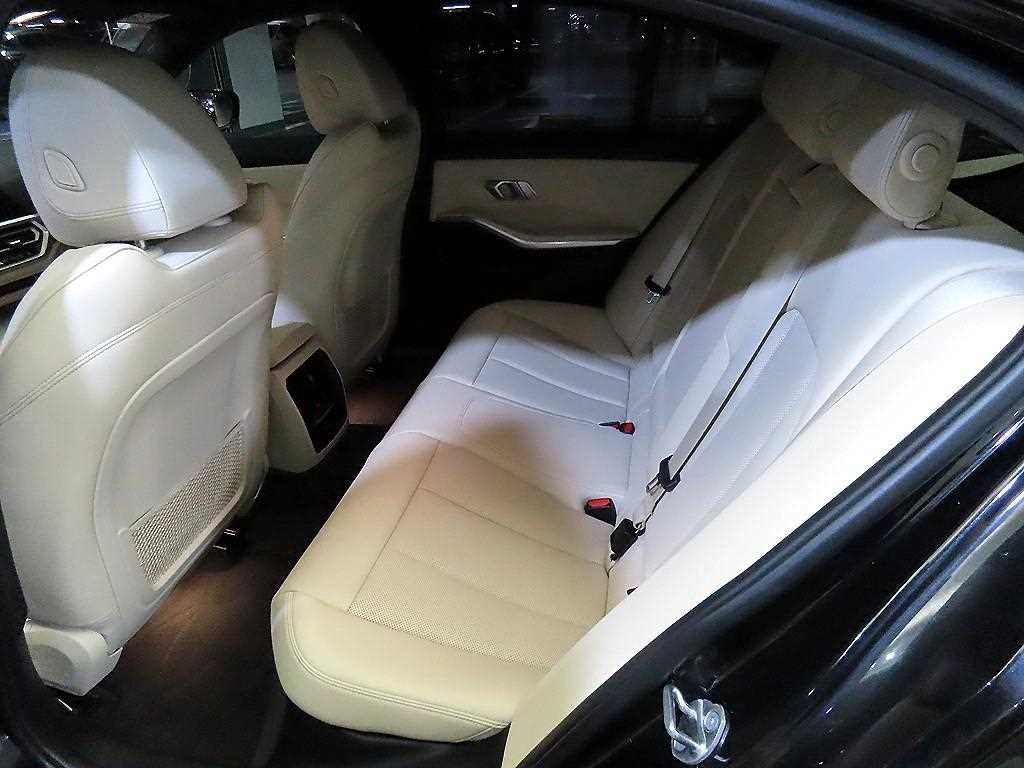 BMW 3시리즈 3시리즈 (G20) 320i M 스포츠 이미지 7