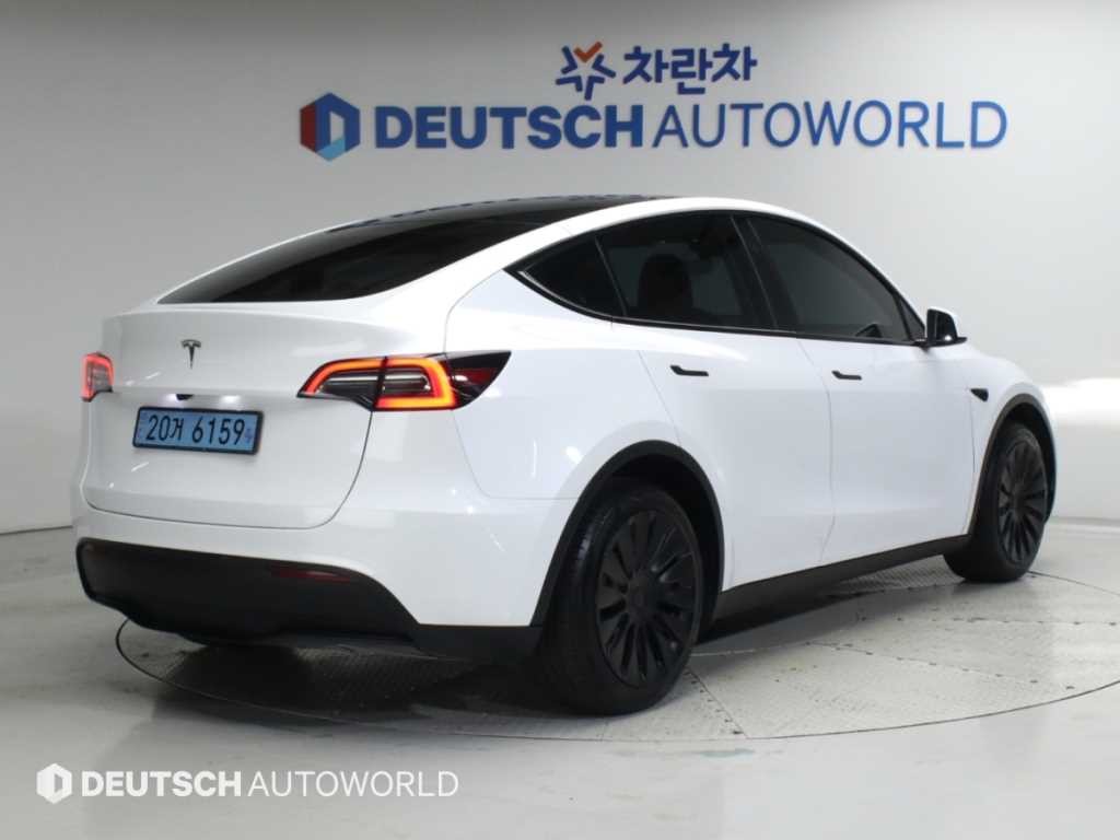 테슬라 모델 Y RWD 이미지 2