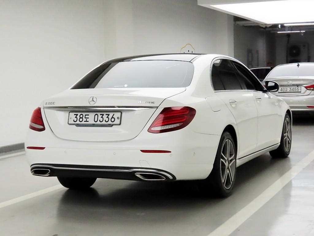 벤츠 E 클래스 E-클래스 W213 E300 아방가르드 이미지 4