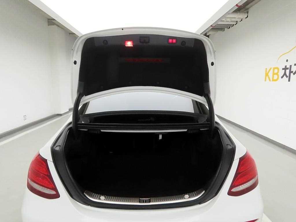 벤츠 E 클래스 E-클래스 W213 E300 아방가르드 이미지 5