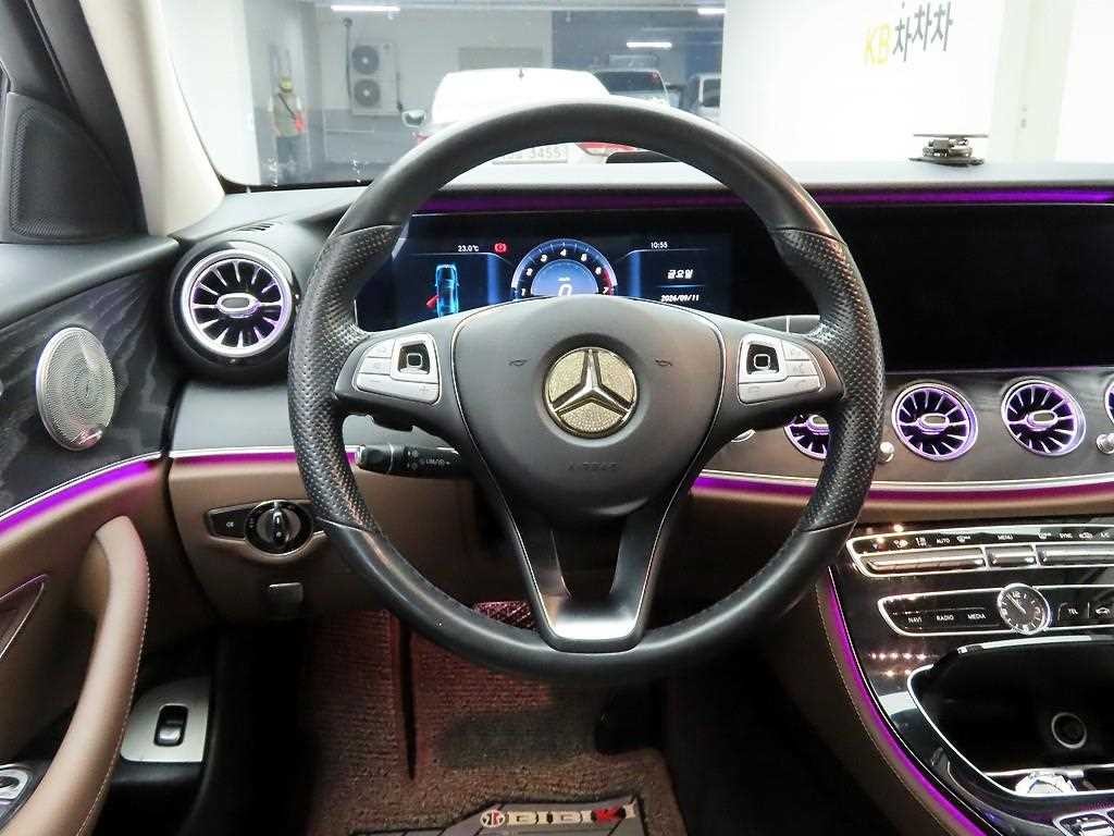 벤츠 E 클래스 E-클래스 W213 E300 아방가르드 이미지 6
