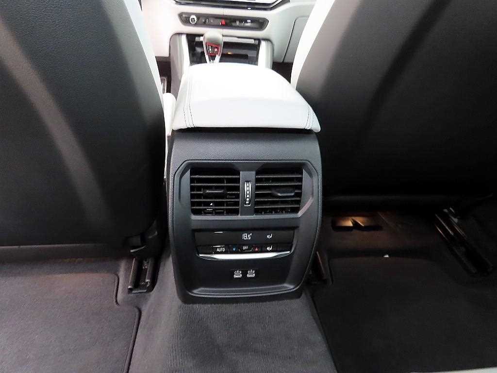 BMW 3시리즈 M3 6세대 컴패티션 M xDrive 이미지 16