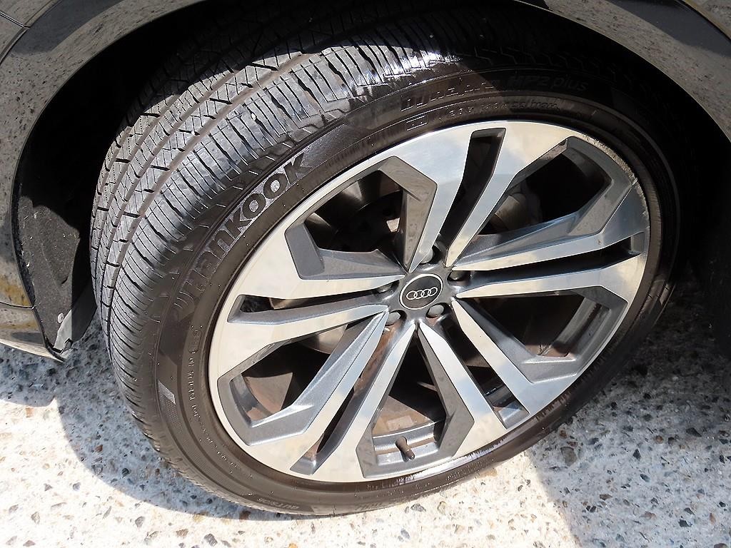 아우디 Q8 55 TFSI 콰트로 프리미엄 이미지 20