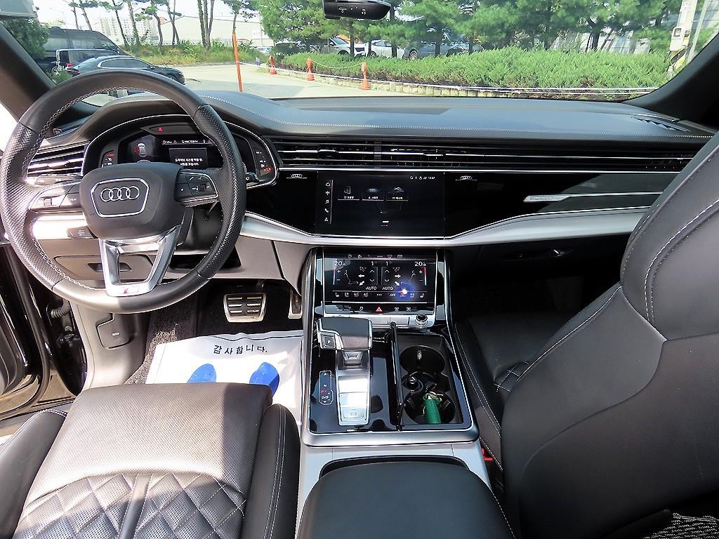 아우디 Q8 55 TFSI 콰트로 프리미엄 이미지 7