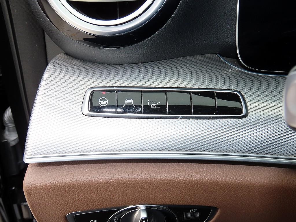 벤츠 E 클래스 E-클래스 W213 E300 4MATIC AMG LINE 이미지 12
