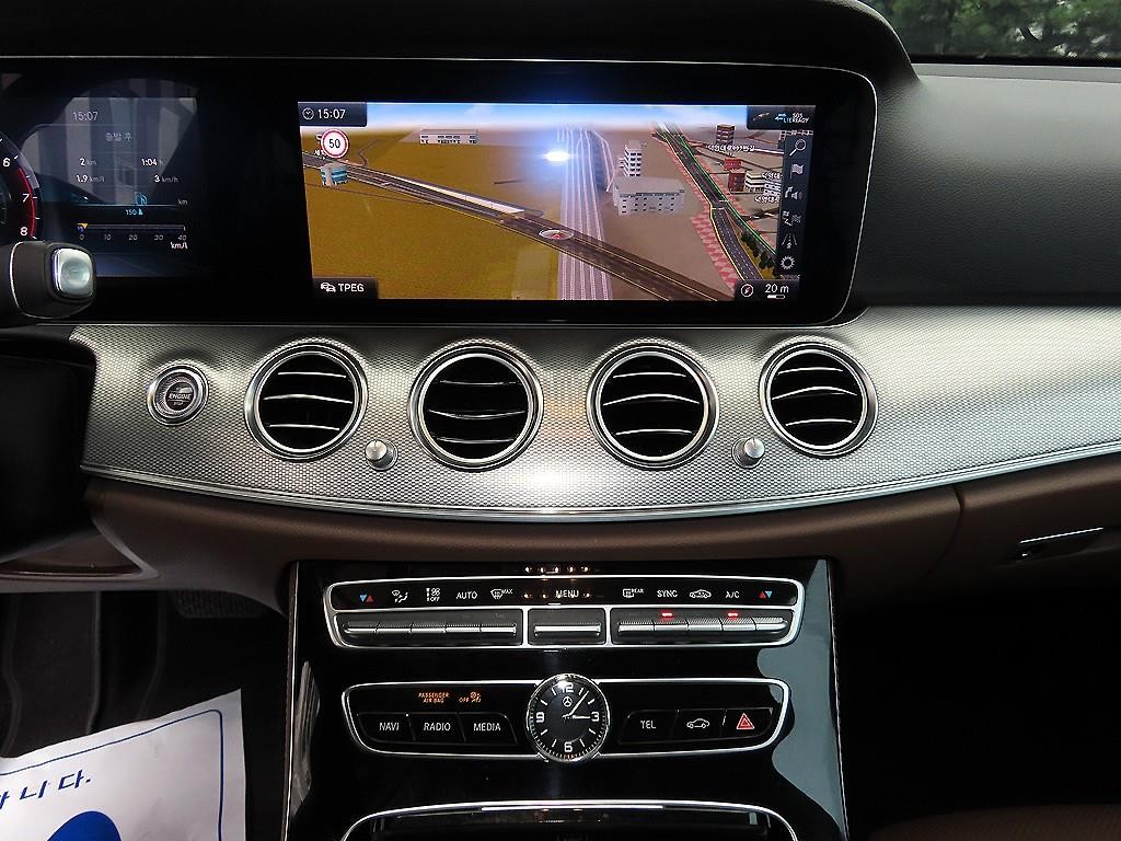 벤츠 E 클래스 E-클래스 W213 E300 4MATIC AMG LINE 이미지 15