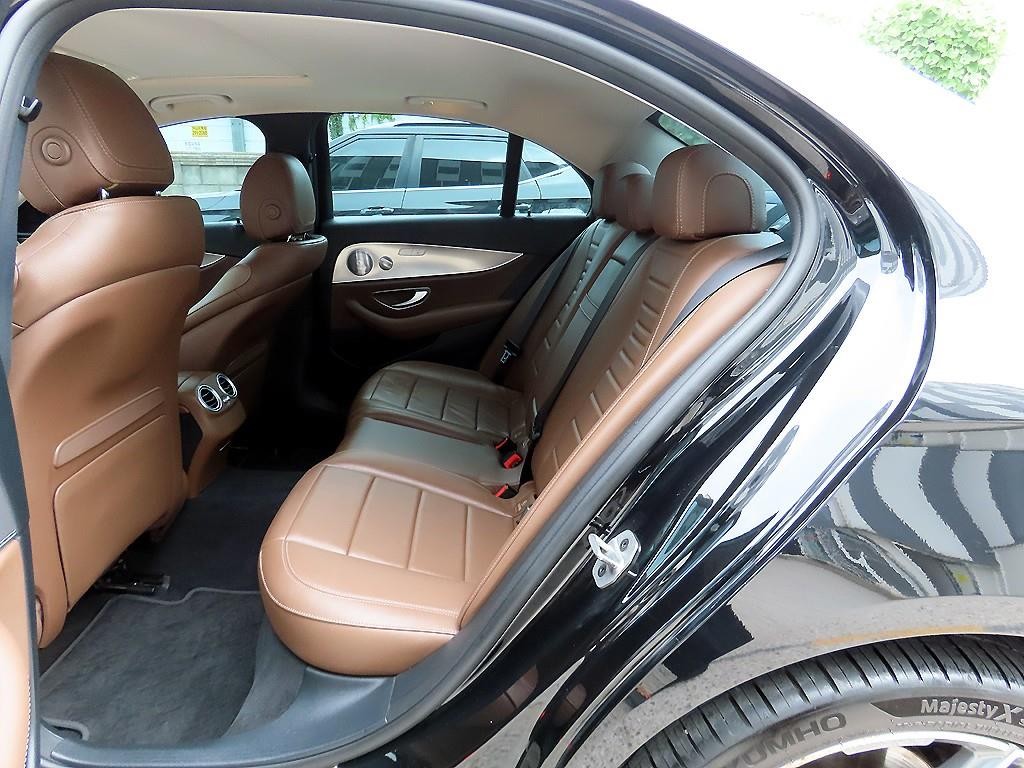 벤츠 E 클래스 E-클래스 W213 E300 4MATIC AMG LINE 이미지 6