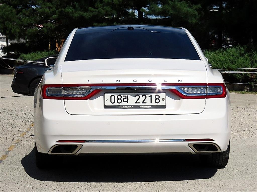 링컨 컨티넨탈 컨티넨탈 10세대 3.0 AWD 이미지 4