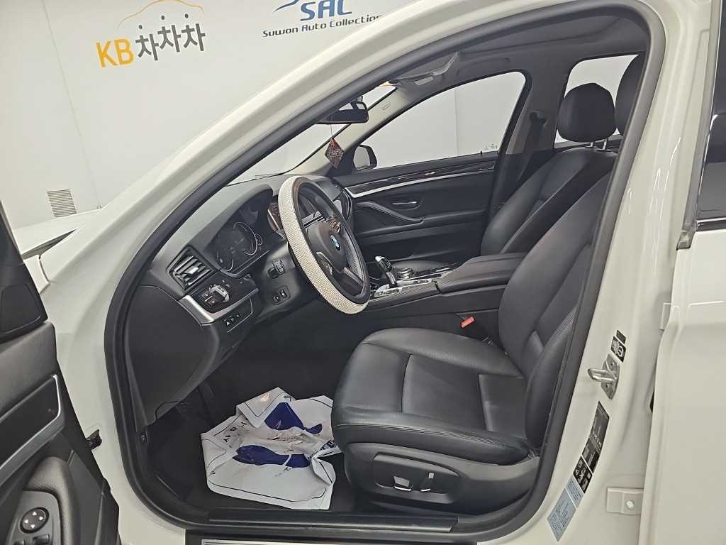 BMW 5시리즈 5시리즈 (F10) 520d xDrive M 에어로다이나믹 프로 이미지 11