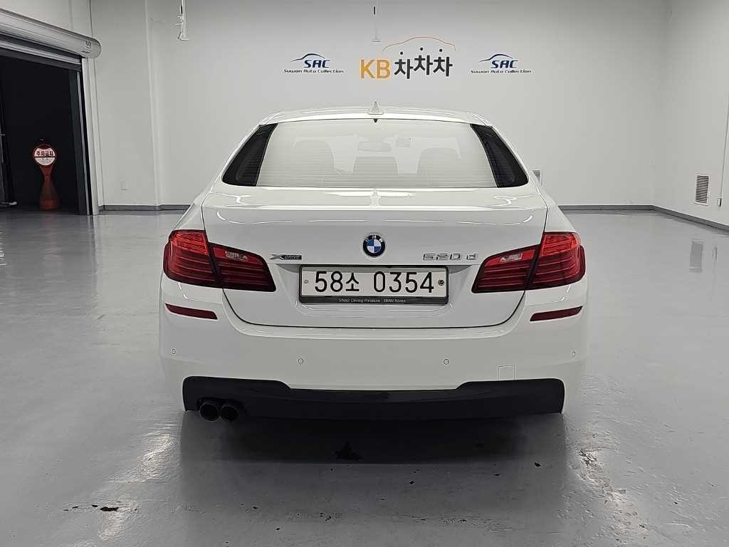 BMW 5시리즈 5시리즈 (F10) 520d xDrive M 에어로다이나믹 프로 이미지 3