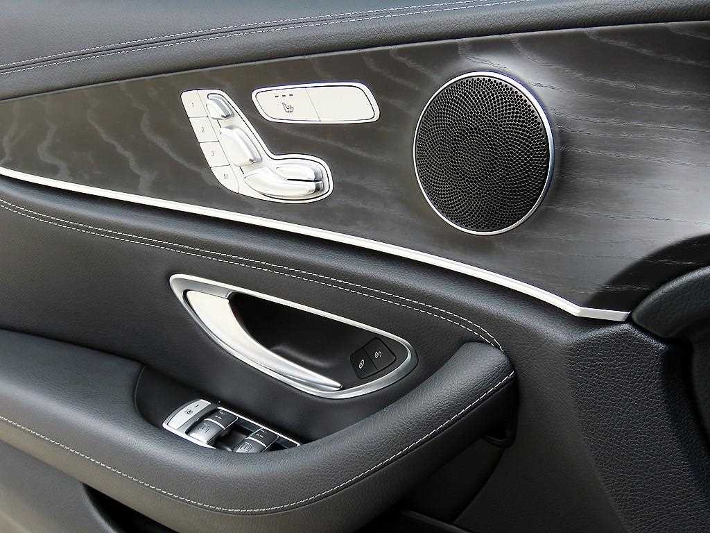 벤츠 E 클래스 E-클래스 W213 E220d 4MATIC AMG라인 이미지 12