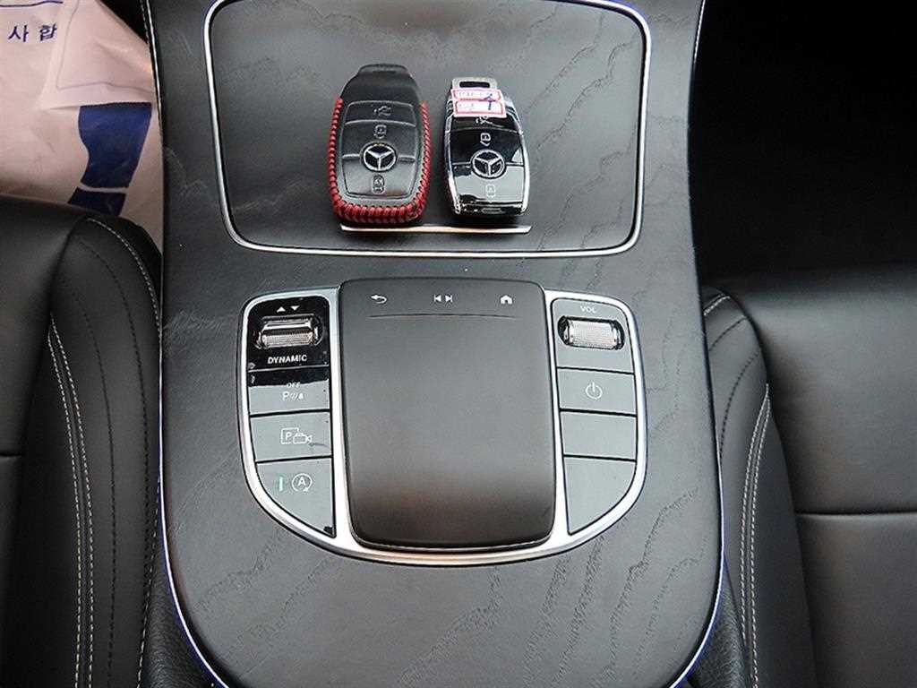 벤츠 E 클래스 E-클래스 W213 E220d 4MATIC AMG라인 이미지 13
