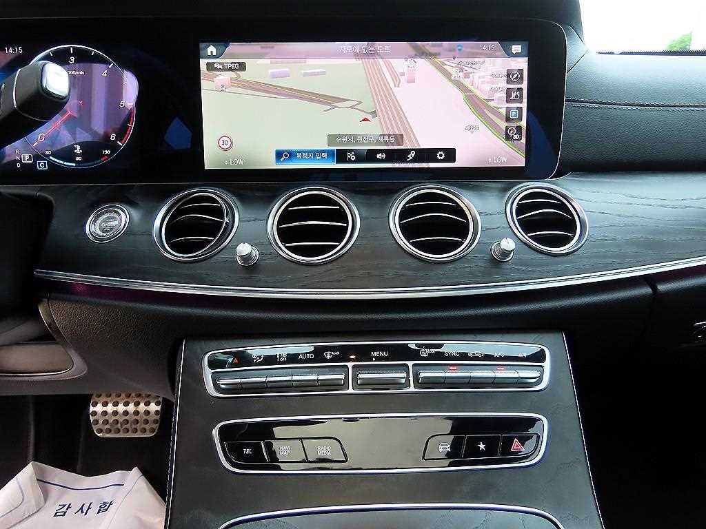 벤츠 E 클래스 E-클래스 W213 E220d 4MATIC AMG라인 이미지 14