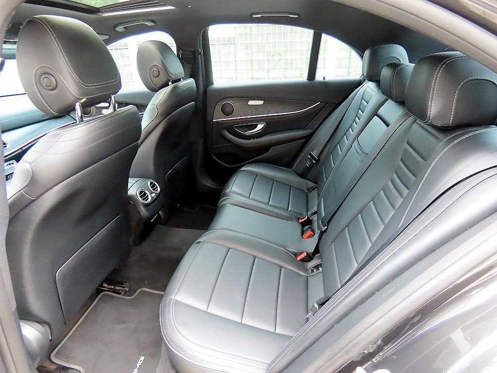 벤츠 E 클래스 E-클래스 W213 E220d 4MATIC AMG라인 이미지 6