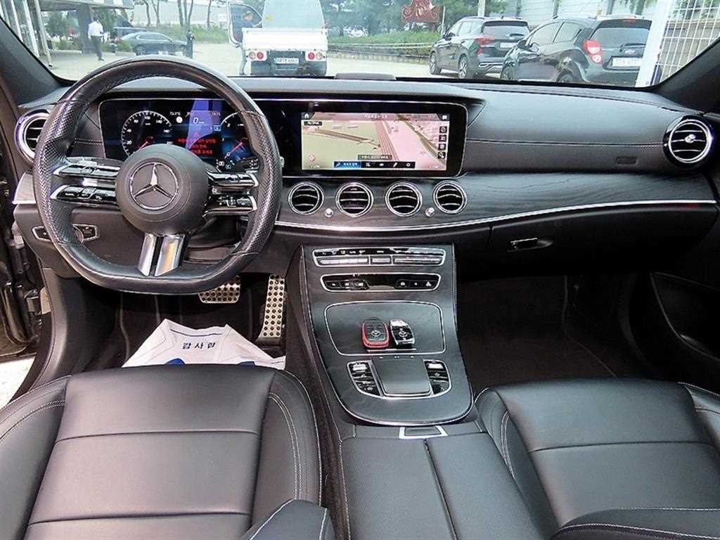 벤츠 E 클래스 E-클래스 W213 E220d 4MATIC AMG라인 이미지 7