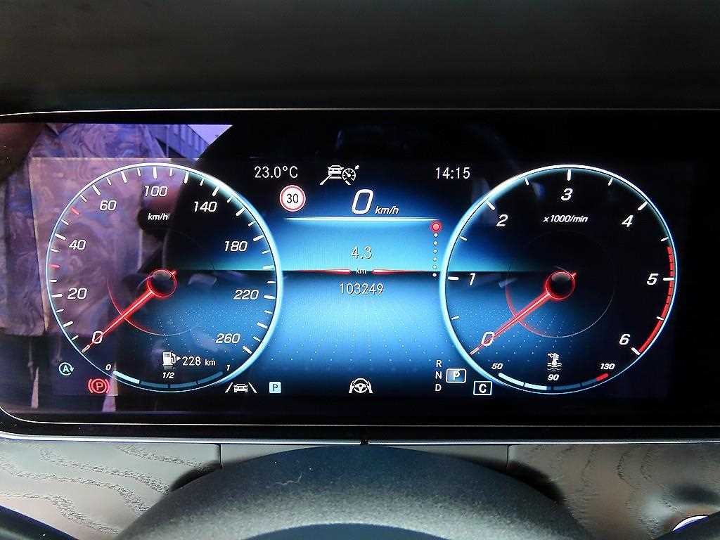 벤츠 E 클래스 E-클래스 W213 E220d 4MATIC AMG라인 이미지 9