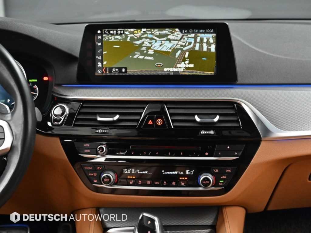 BMW 5시리즈 5시리즈 (G30) 530i xDrive M 스포츠 이미지 14