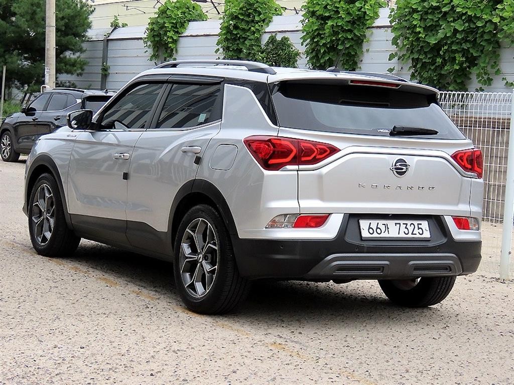 KG모빌리티(쌍용) 코란도 뷰티풀코란도 4WD 디젤 1.6 판타스틱 이미지 3