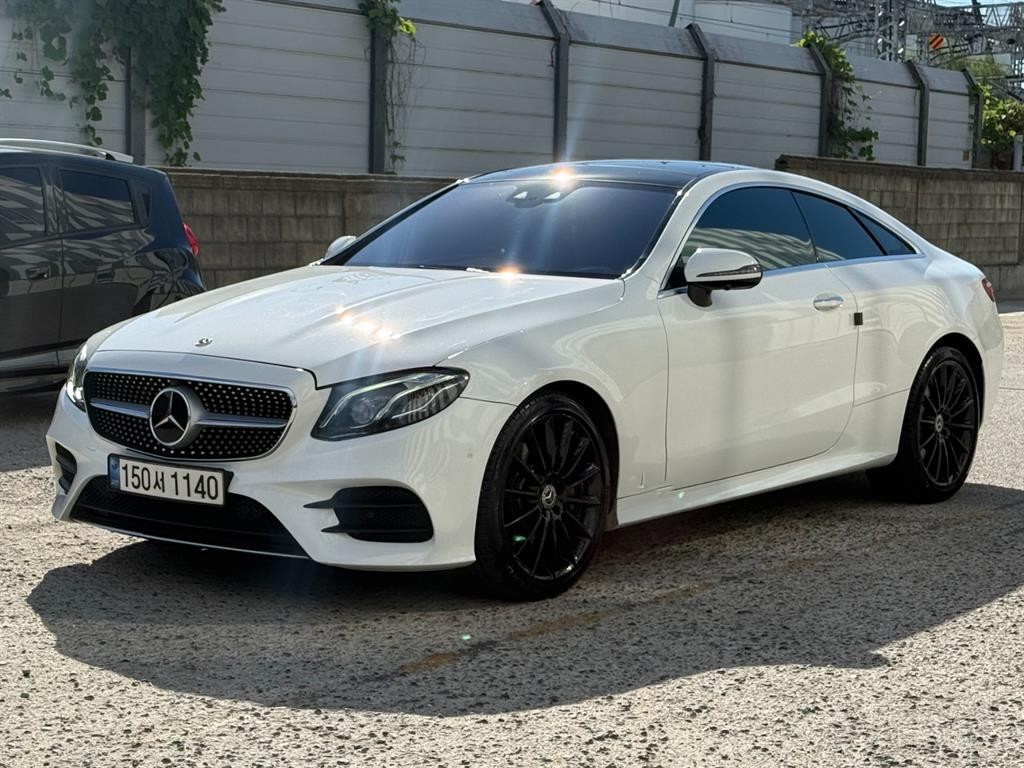 벤츠 E 클래스 E-클래스 W213 E400 4MATIC 쿠페 이미지 2