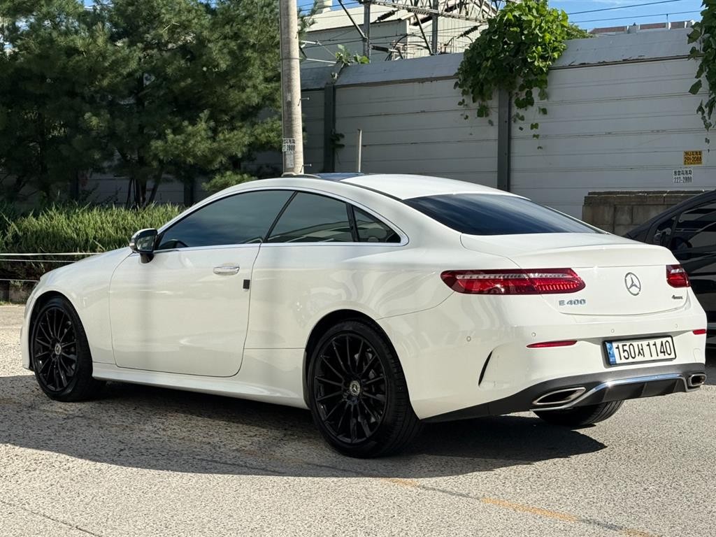 벤츠 E 클래스 E-클래스 W213 E400 4MATIC 쿠페 이미지 3