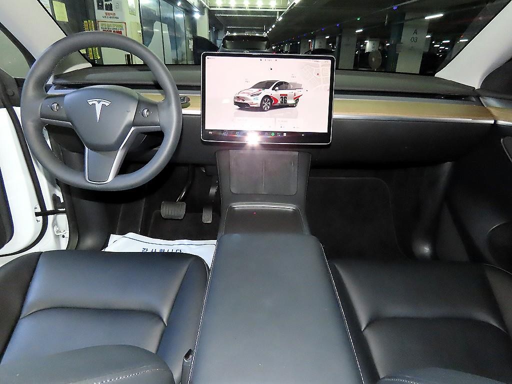 테슬라 모델 Y RWD 이미지 11