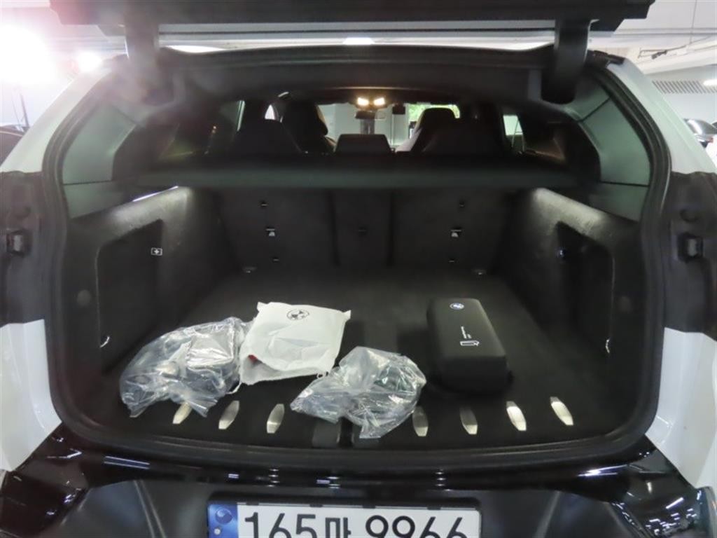 BMW XM XM (G09) 4.4 V8 PHEV 하이글로스 쉐도우 라인 이미지 18