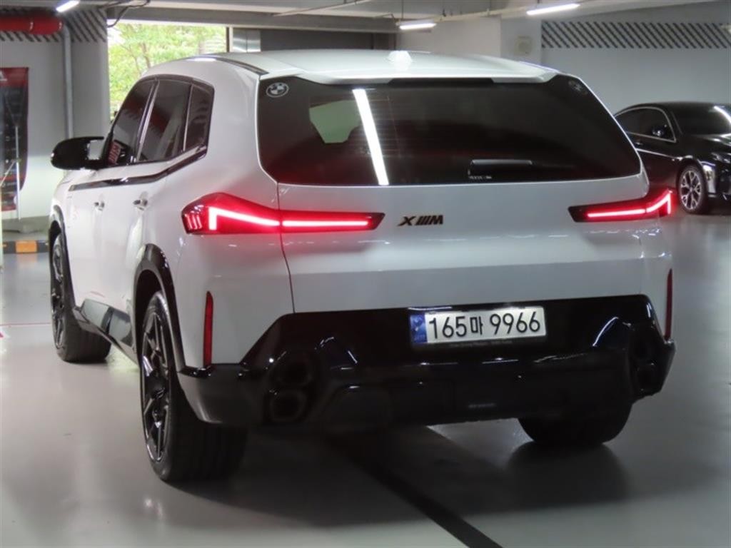BMW XM XM (G09) 4.4 V8 PHEV 하이글로스 쉐도우 라인 이미지 4