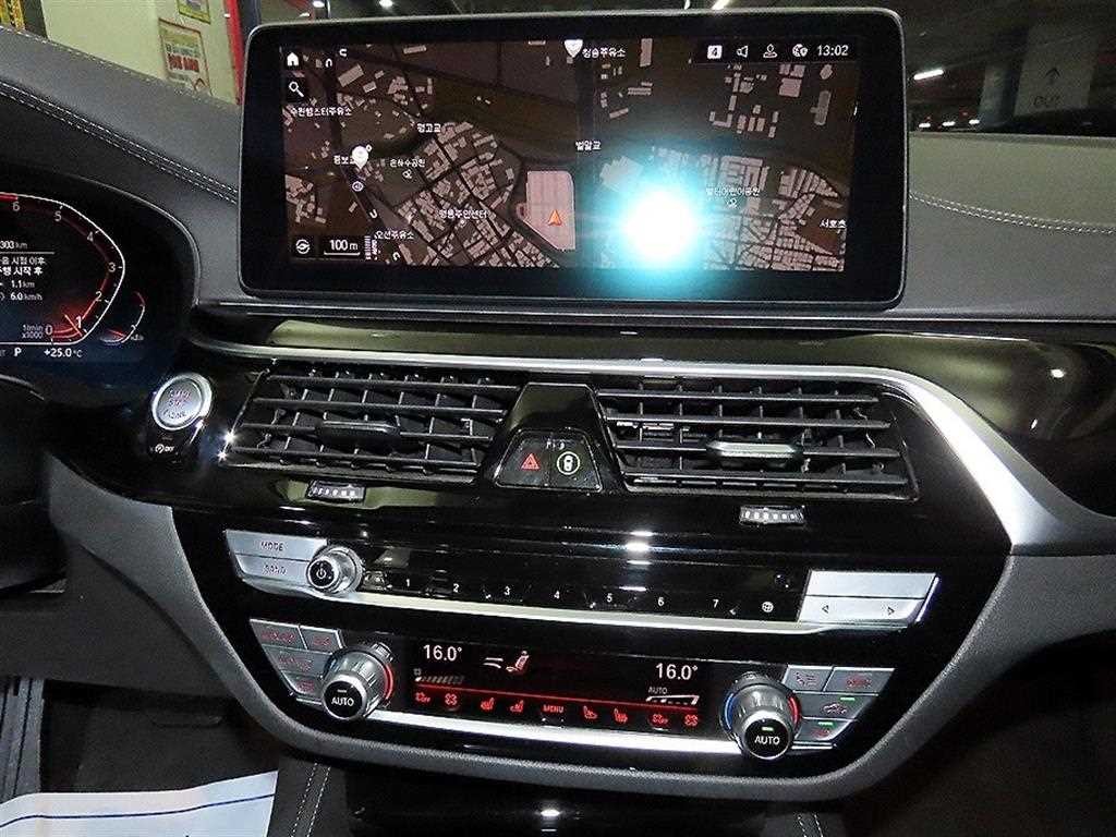 BMW 5시리즈 5시리즈 (G30) 520i 럭셔리 이미지 11