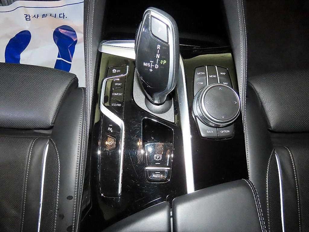 BMW 5시리즈 5시리즈 (G30) 520i 럭셔리 이미지 12
