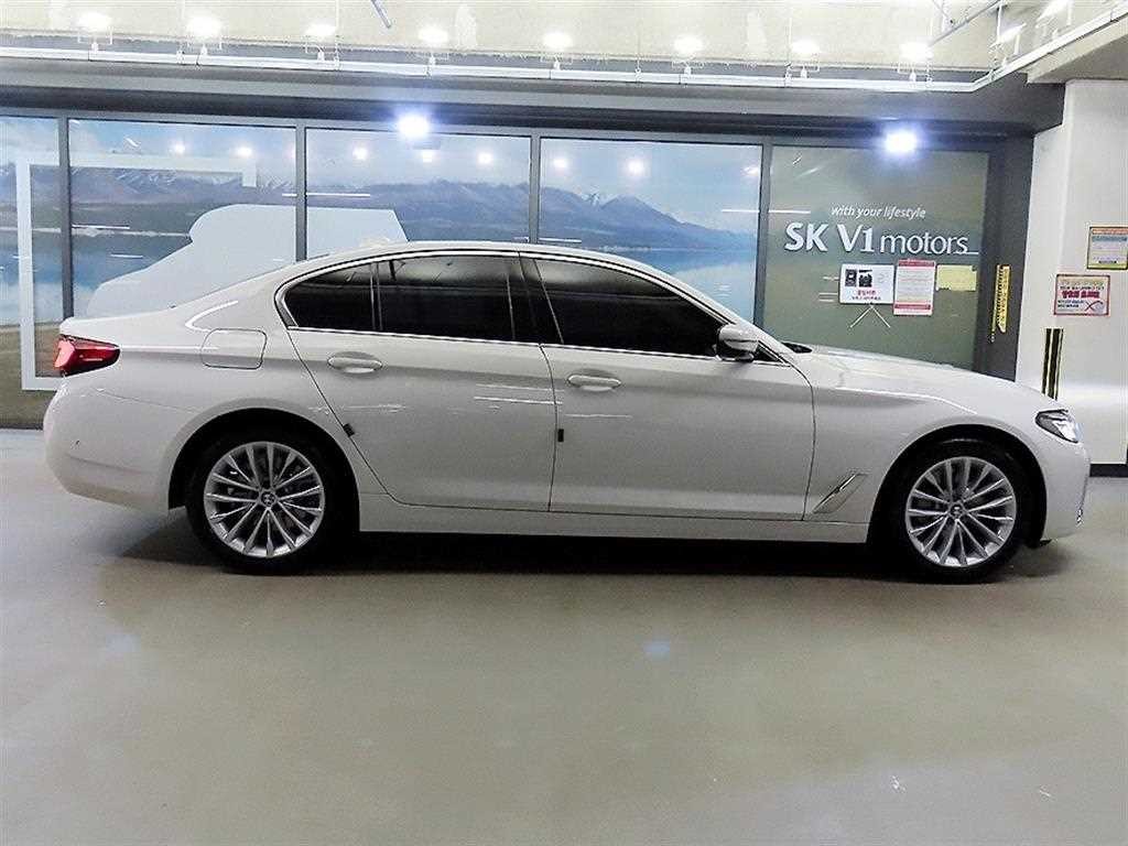 BMW 5시리즈 5시리즈 (G30) 520i 럭셔리 이미지 3