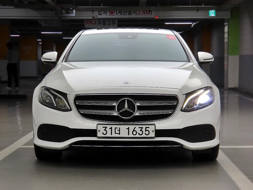 벤츠 E 클래스 E-클래스 W213 E300 아방가르드 이미지 1