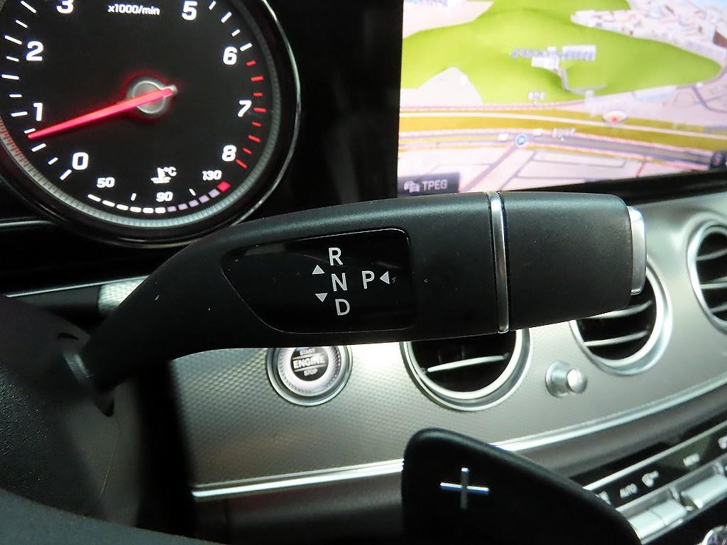 벤츠 E 클래스 E-클래스 W213 E300 아방가르드 이미지 10