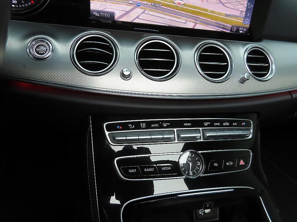 벤츠 E 클래스 E-클래스 W213 E300 아방가르드 이미지 16