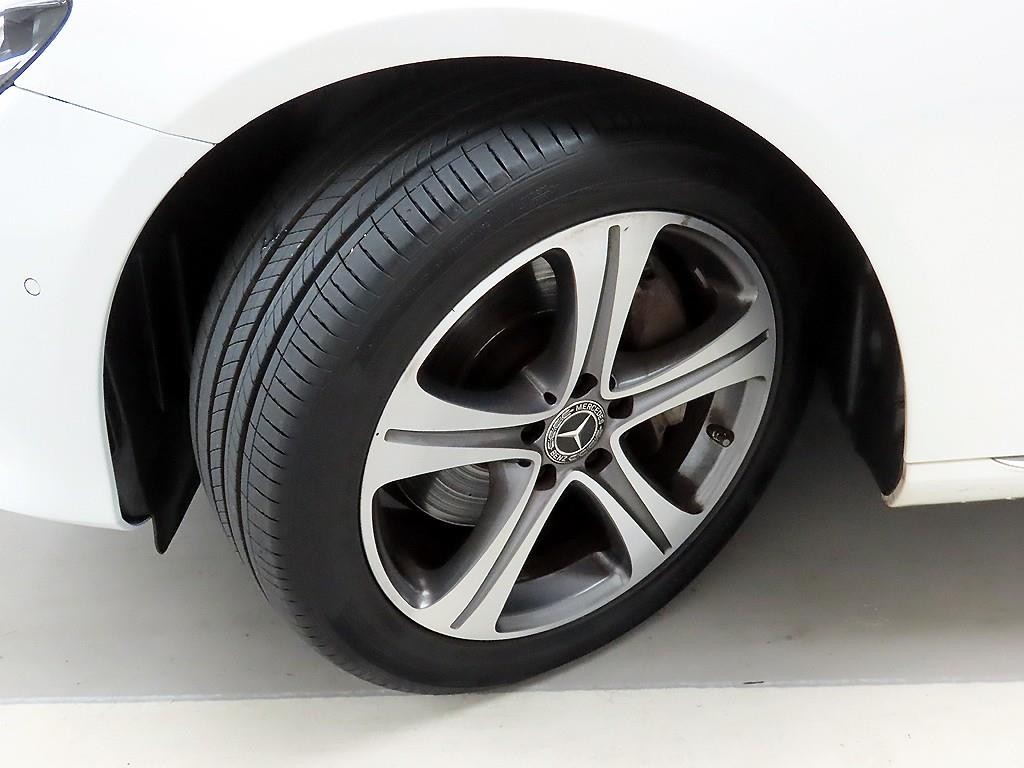 벤츠 E 클래스 E-클래스 W213 E300 아방가르드 이미지 19