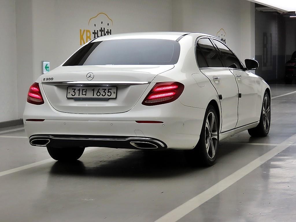 벤츠 E 클래스 E-클래스 W213 E300 아방가르드 이미지 4