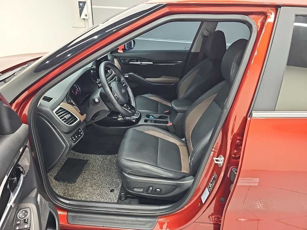 기아 셀토스 가솔린 1.6 터보 4WD 노블레스 이미지 11