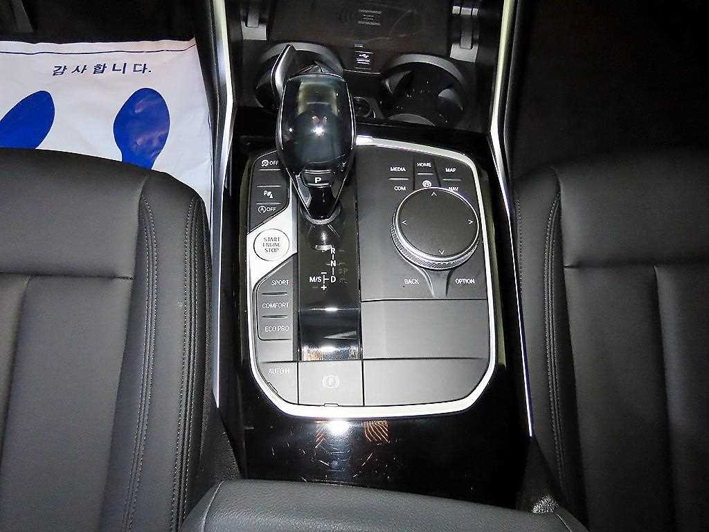 BMW 3시리즈 3시리즈 (G20) 320i M 스포츠 이미지 12