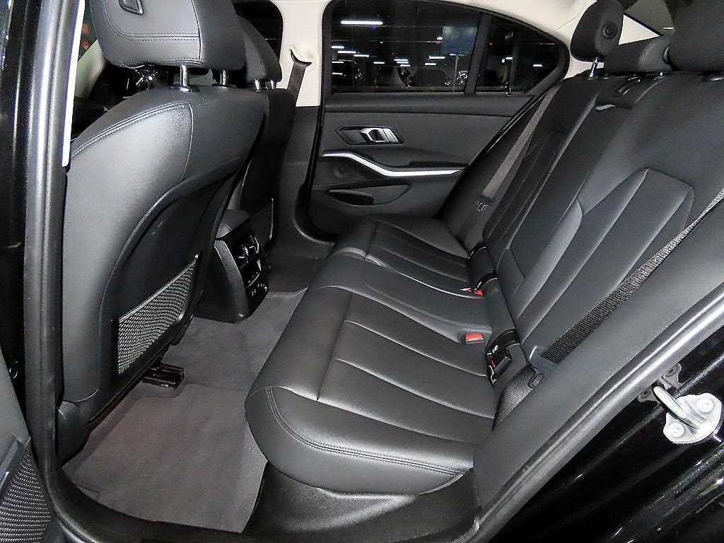 BMW 3시리즈 3시리즈 (G20) 320i M 스포츠 이미지 7