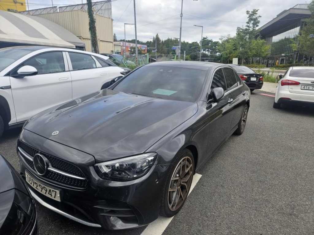 벤츠 E 클래스 E-클래스 W213 E220d 4MATIC AMG라인 이미지 1