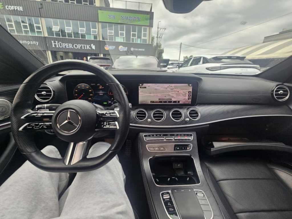 벤츠 E 클래스 E-클래스 W213 E220d 4MATIC AMG라인 이미지 11