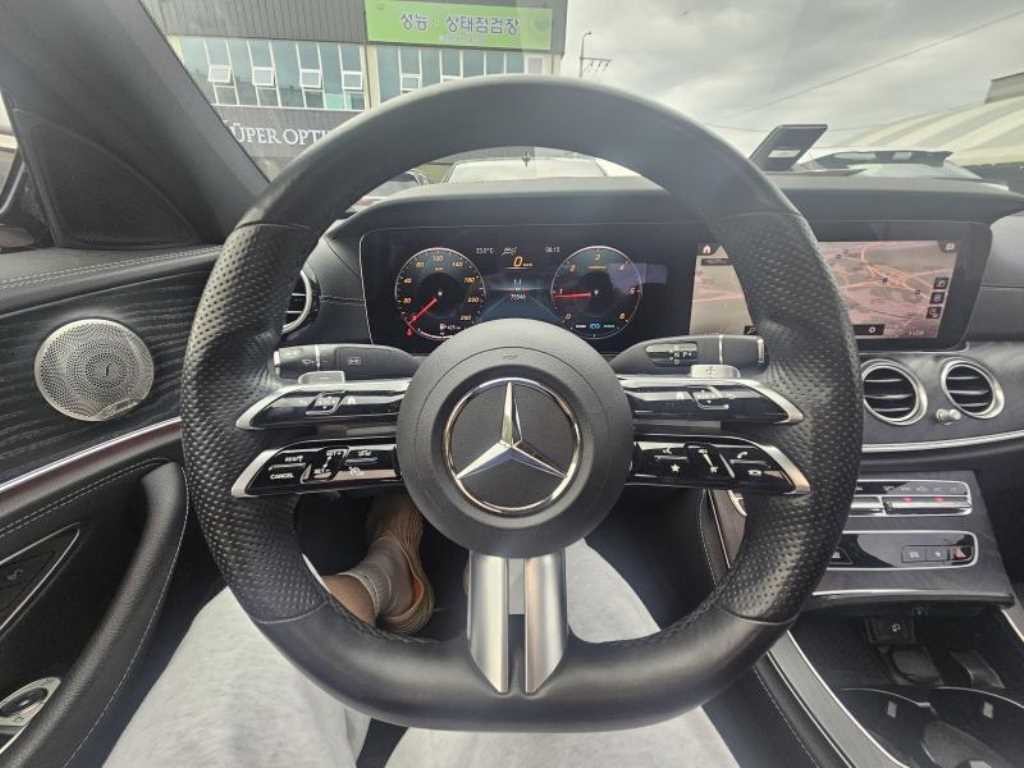 벤츠 E 클래스 E-클래스 W213 E220d 4MATIC AMG라인 이미지 12