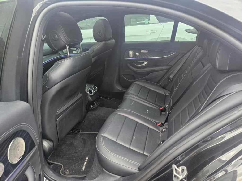 벤츠 E 클래스 E-클래스 W213 E220d 4MATIC AMG라인 이미지 4