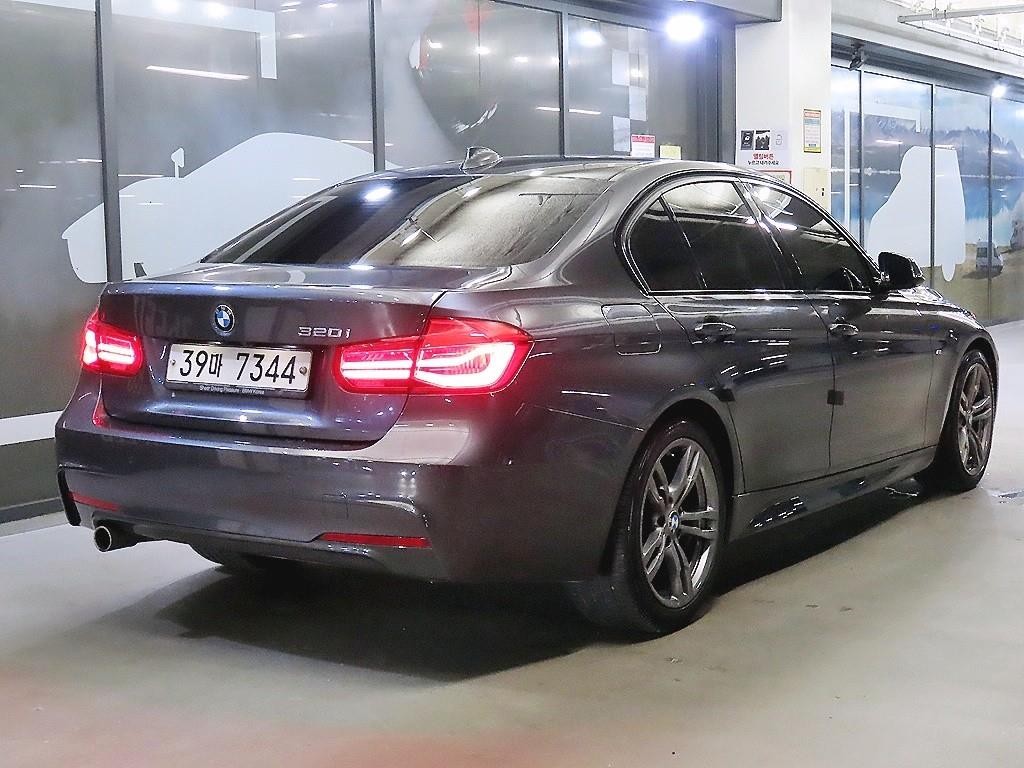 BMW 3시리즈 3시리즈 (F30) 320i M 스포츠 이미지 4