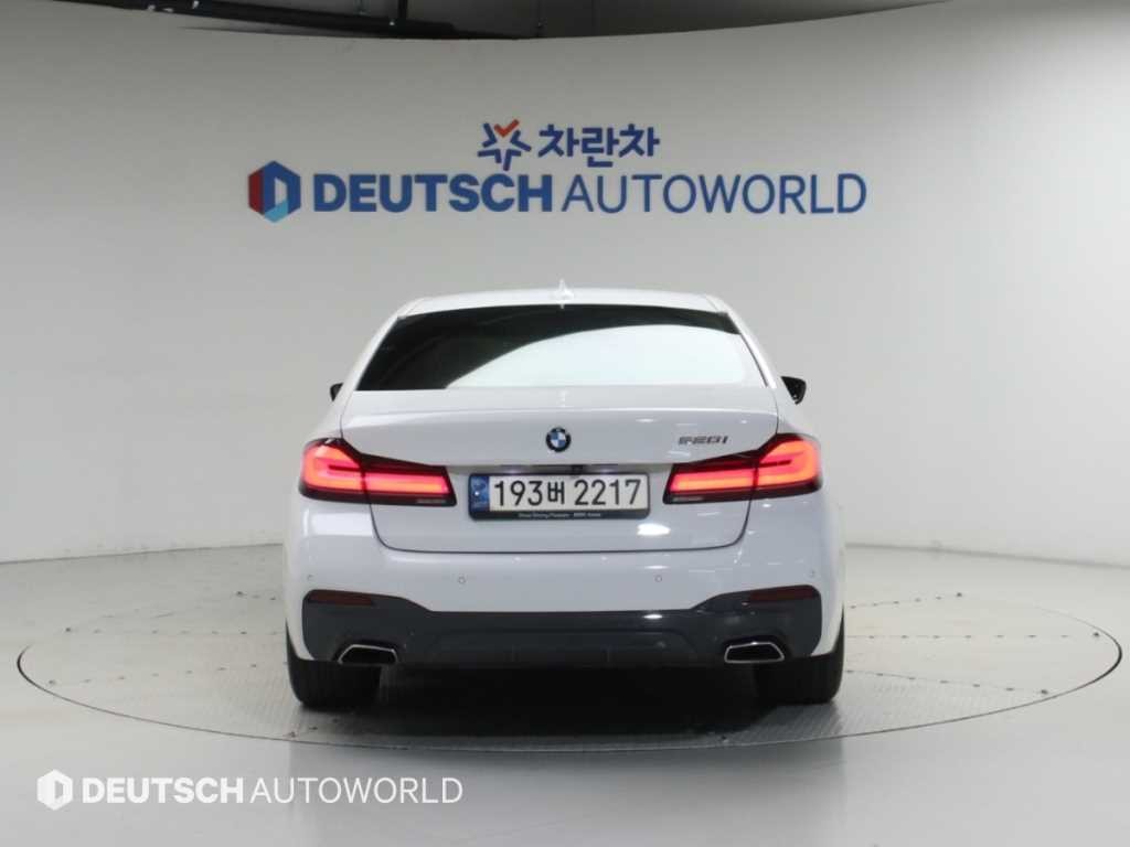 BMW 5시리즈 5시리즈 (G30) 520i M 스포츠 이미지 3