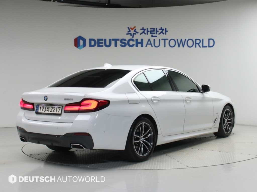 BMW 5시리즈 5시리즈 (G30) 520i M 스포츠 이미지 4