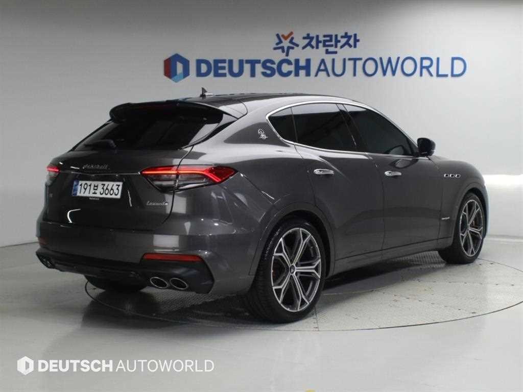 마세라티 르반떼 3.0  AWD 그란 스포츠 이미지 3