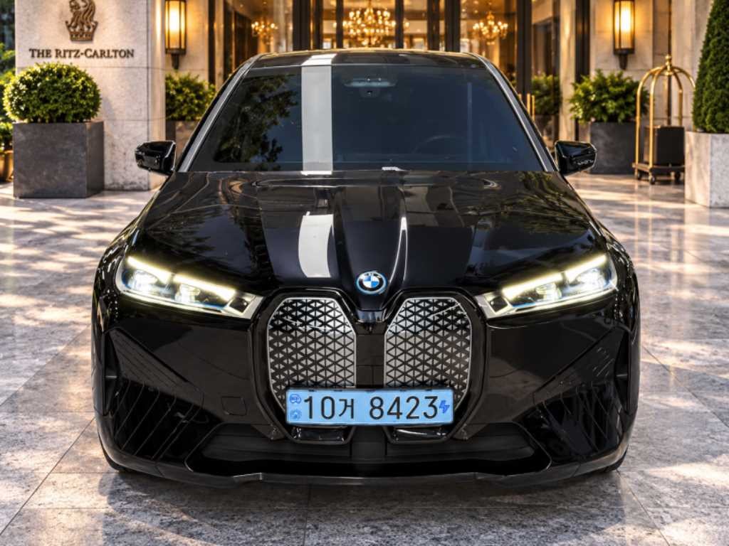 BMW iX xDrive 50 스포츠 플러스 이미지 1